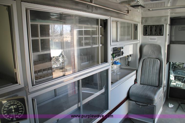 image for item C3783 1999 Ford Econoline E450 ambulance