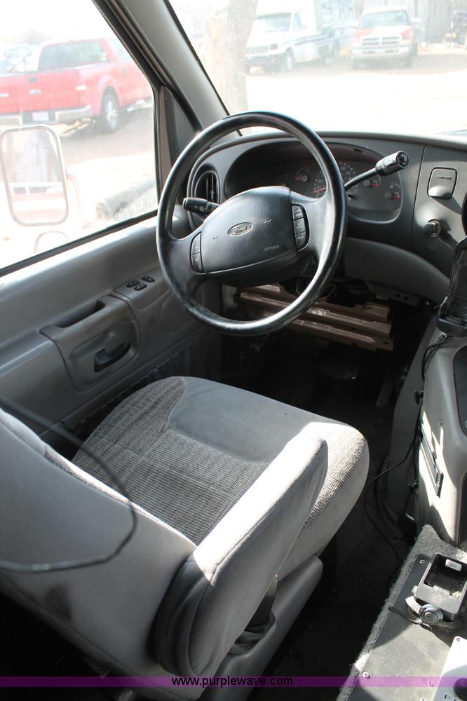 image for item C3783 1999 Ford Econoline E450 ambulance
