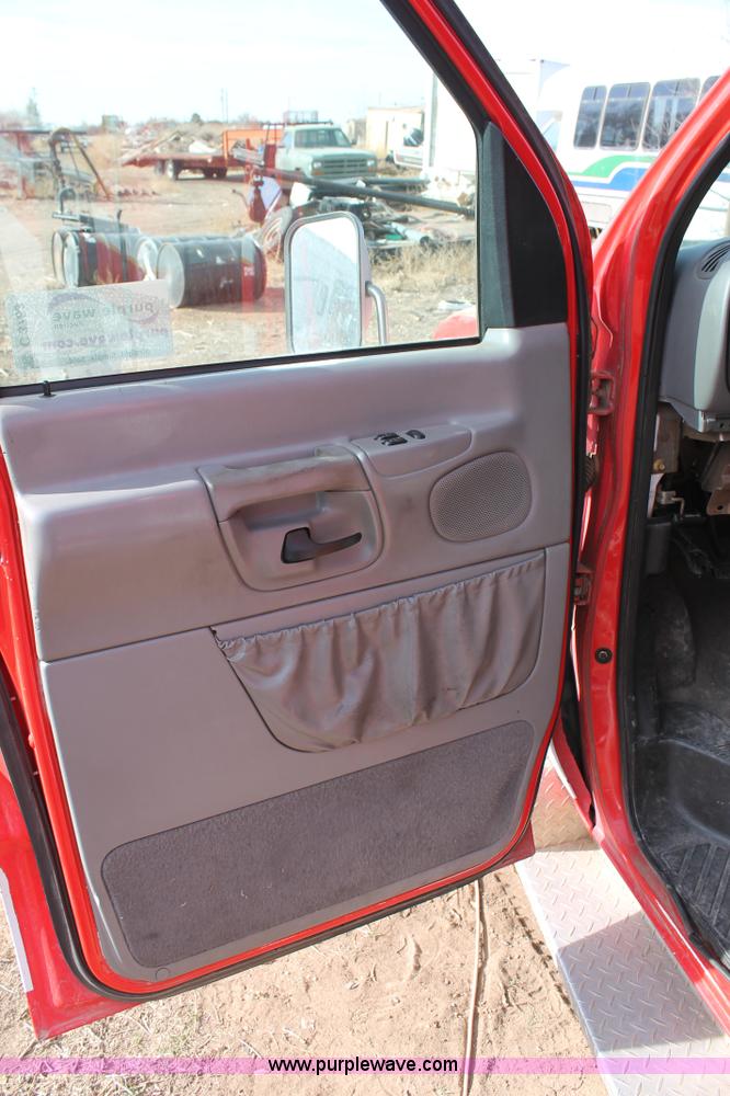 image for item C3783 1999 Ford Econoline E450 ambulance