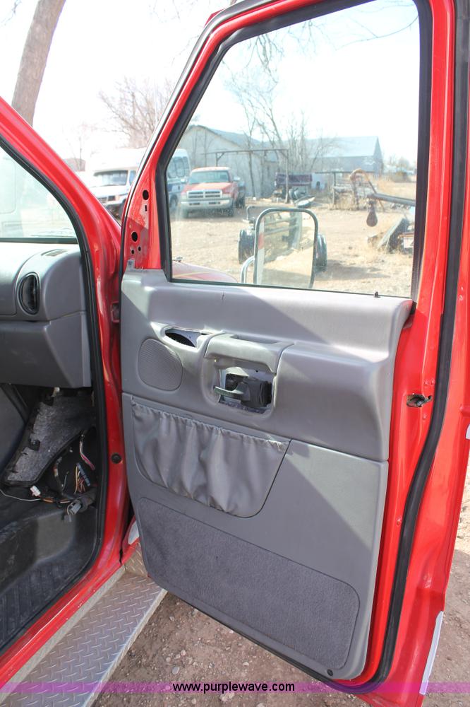 image for item C3783 1999 Ford Econoline E450 ambulance