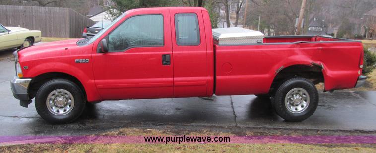 image for item E4684 2002 Ford F250 Super Duty XLT SuperCab pickup truck