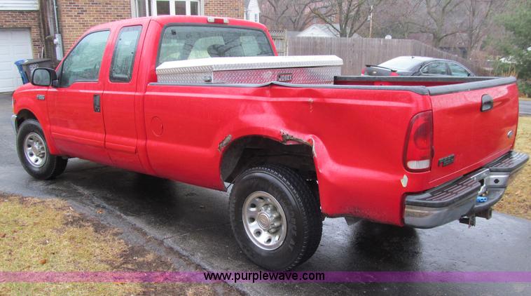 image for item E4684 2002 Ford F250 Super Duty XLT SuperCab pickup truck