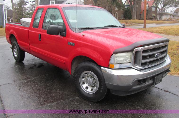 image for item E4684 2002 Ford F250 Super Duty XLT SuperCab pickup truck
