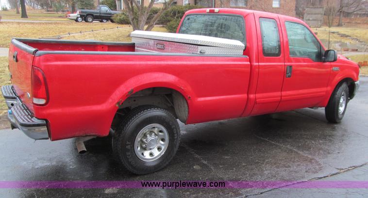 image for item E4684 2002 Ford F250 Super Duty XLT SuperCab pickup truck