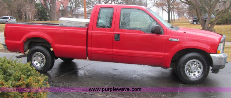image for item E4684 2002 Ford F250 Super Duty XLT SuperCab pickup truck