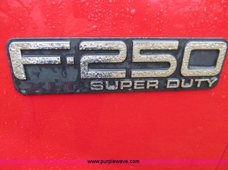 image for item E4684 2002 Ford F250 Super Duty XLT SuperCab pickup truck