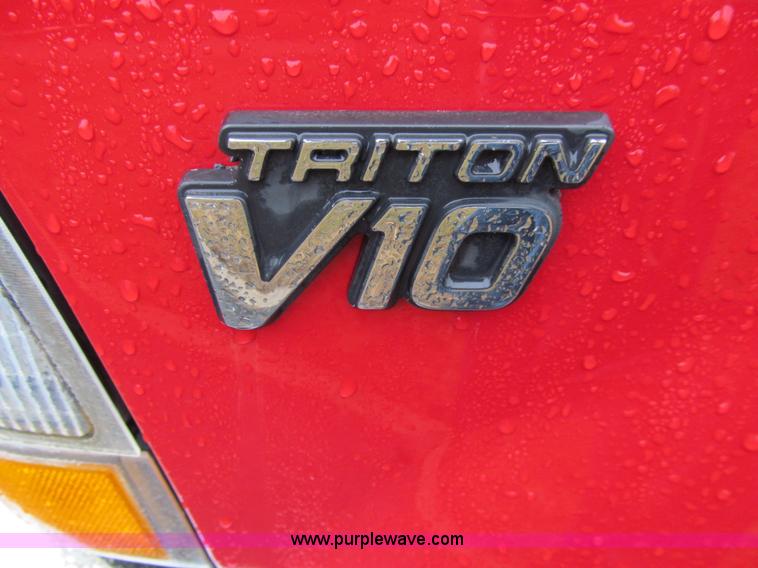 image for item E4684 2002 Ford F250 Super Duty XLT SuperCab pickup truck