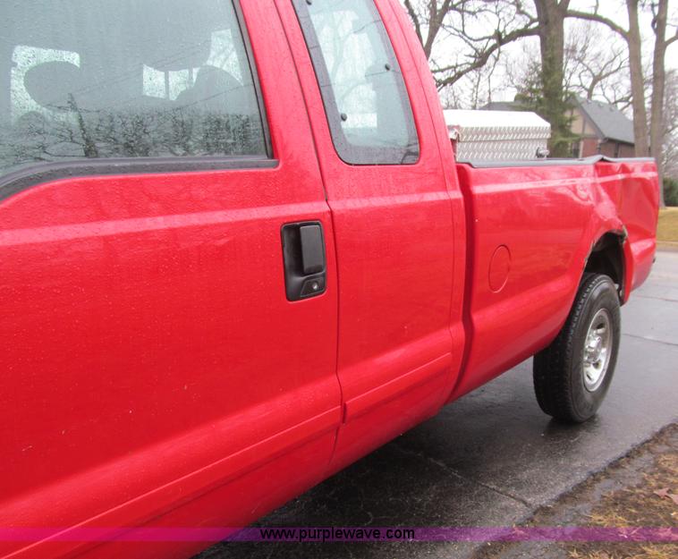 image for item E4684 2002 Ford F250 Super Duty XLT SuperCab pickup truck