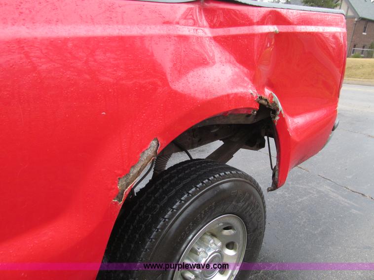 image for item E4684 2002 Ford F250 Super Duty XLT SuperCab pickup truck