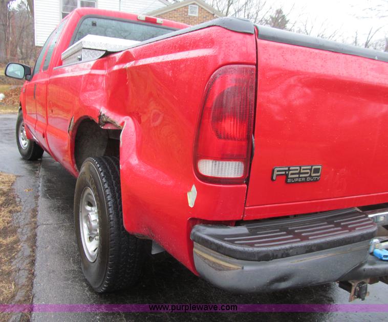 image for item E4684 2002 Ford F250 Super Duty XLT SuperCab pickup truck