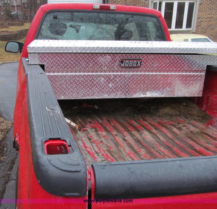 image for item E4684 2002 Ford F250 Super Duty XLT SuperCab pickup truck