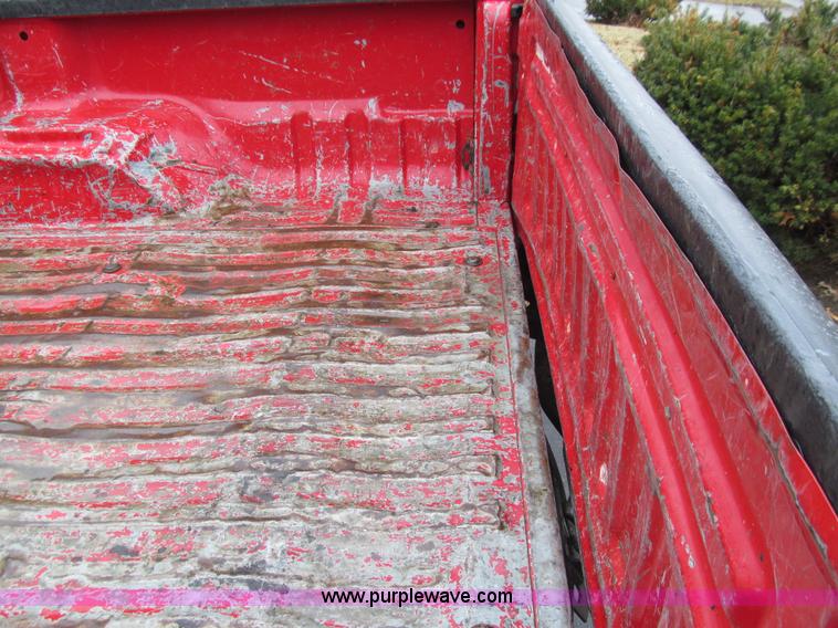 image for item E4684 2002 Ford F250 Super Duty XLT SuperCab pickup truck