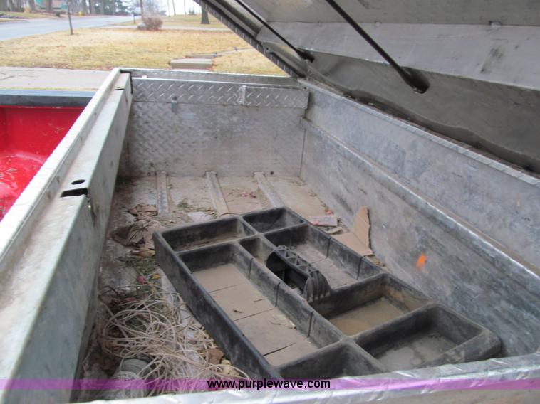 image for item E4684 2002 Ford F250 Super Duty XLT SuperCab pickup truck