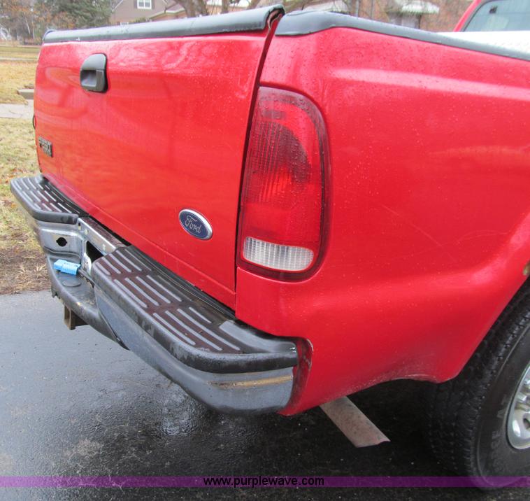 image for item E4684 2002 Ford F250 Super Duty XLT SuperCab pickup truck