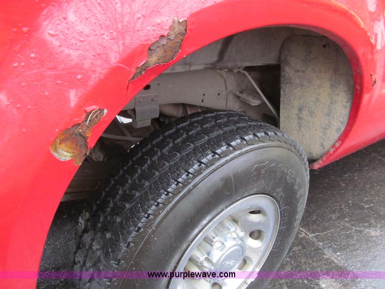 image for item E4684 2002 Ford F250 Super Duty XLT SuperCab pickup truck