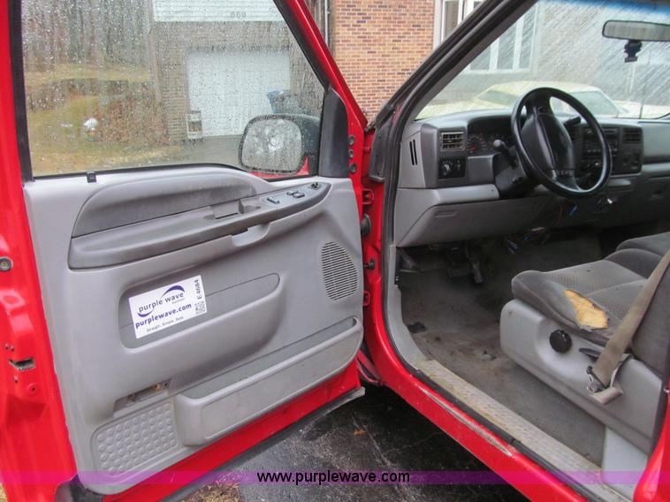 image for item E4684 2002 Ford F250 Super Duty XLT SuperCab pickup truck