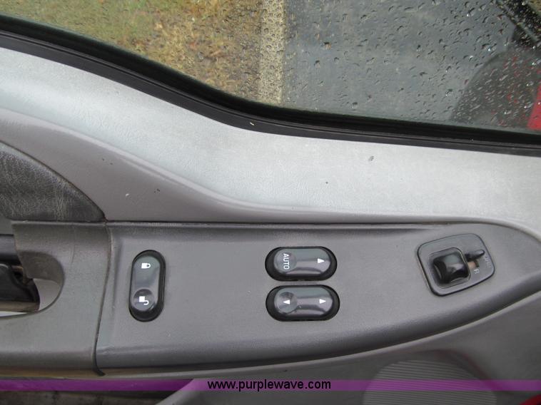 image for item E4684 2002 Ford F250 Super Duty XLT SuperCab pickup truck