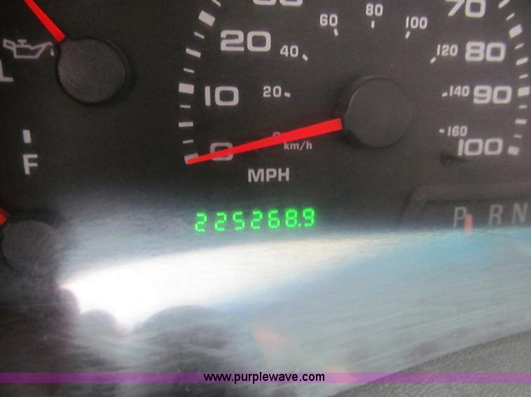 image for item E4684 2002 Ford F250 Super Duty XLT SuperCab pickup truck