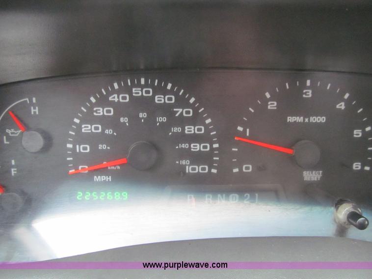 image for item E4684 2002 Ford F250 Super Duty XLT SuperCab pickup truck