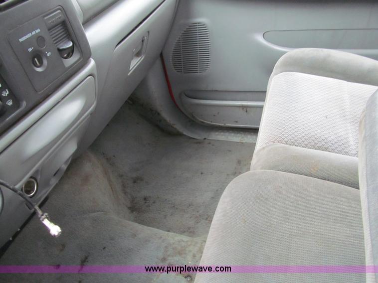 image for item E4684 2002 Ford F250 Super Duty XLT SuperCab pickup truck