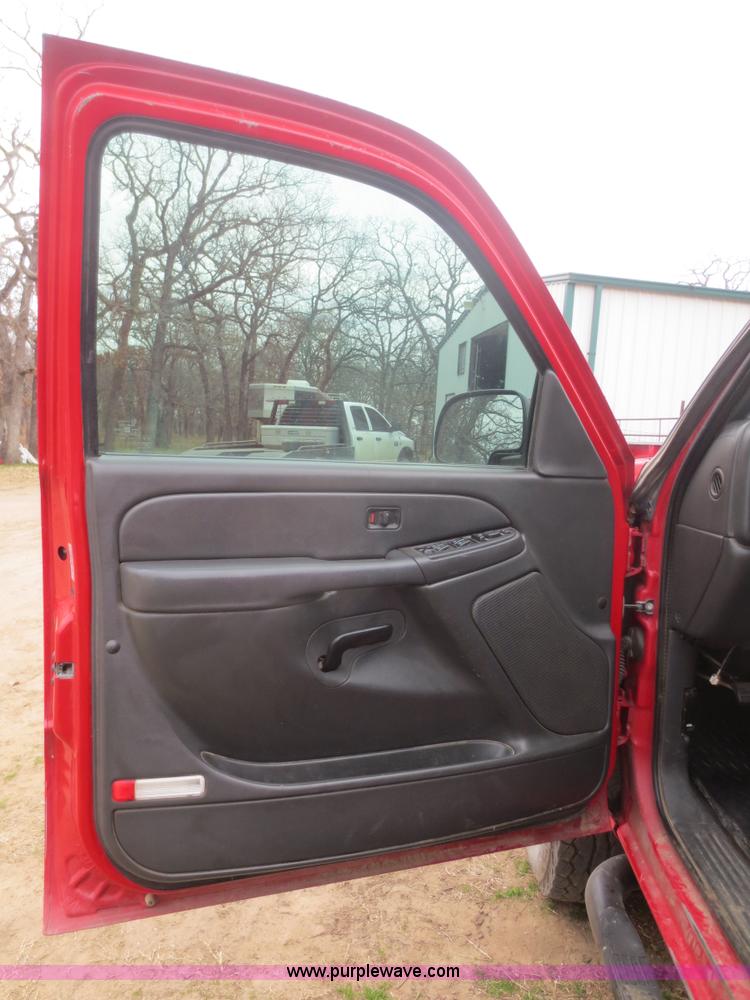 image for item F6849 2007 Chevrolet Silverado Classic 2500HD pickup truck