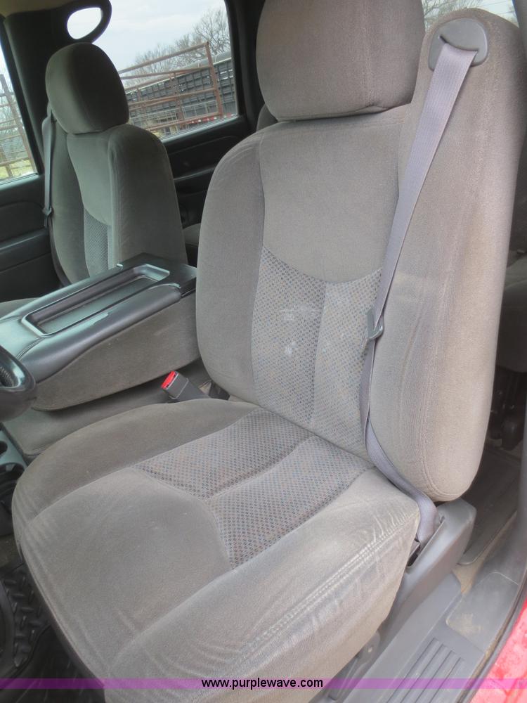 image for item F6849 2007 Chevrolet Silverado Classic 2500HD pickup truck