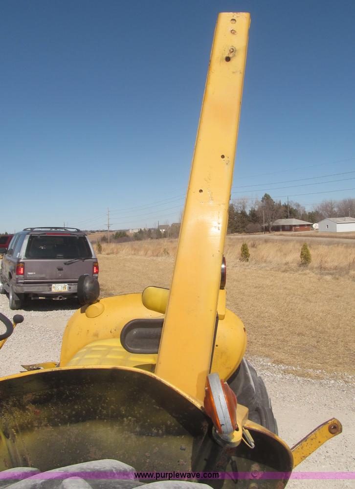 image for item F7304 John Deere 301W industrial tractor