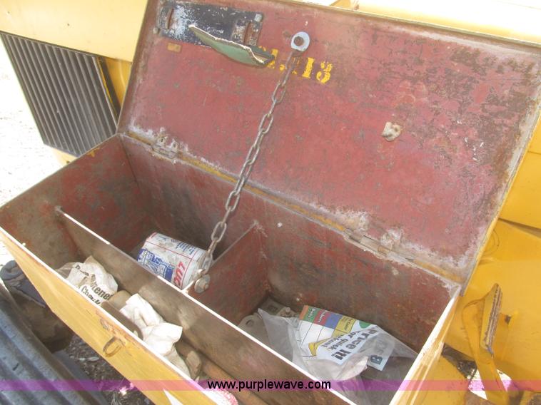 image for item F7304 John Deere 301W industrial tractor