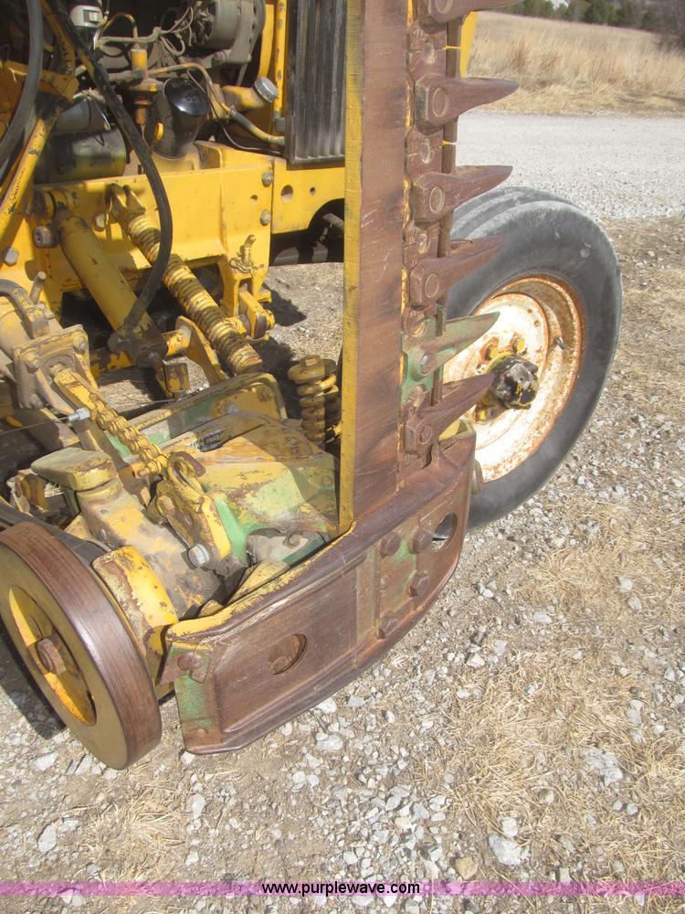 image for item F7304 John Deere 301W industrial tractor