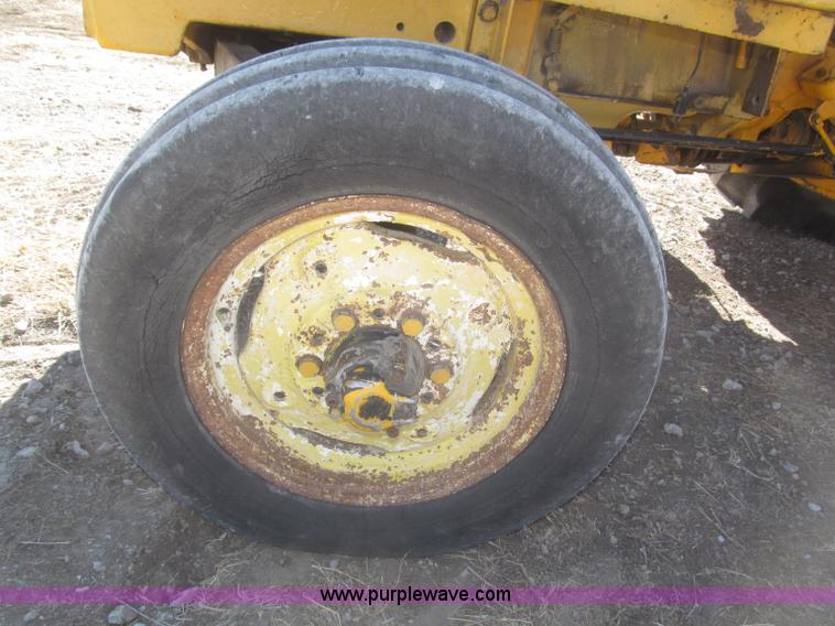 image for item F7304 John Deere 301W industrial tractor