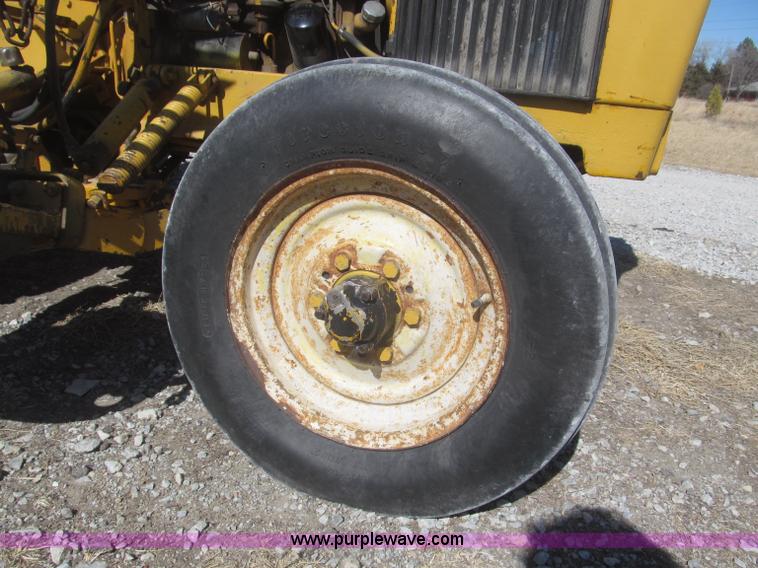 image for item F7304 John Deere 301W industrial tractor