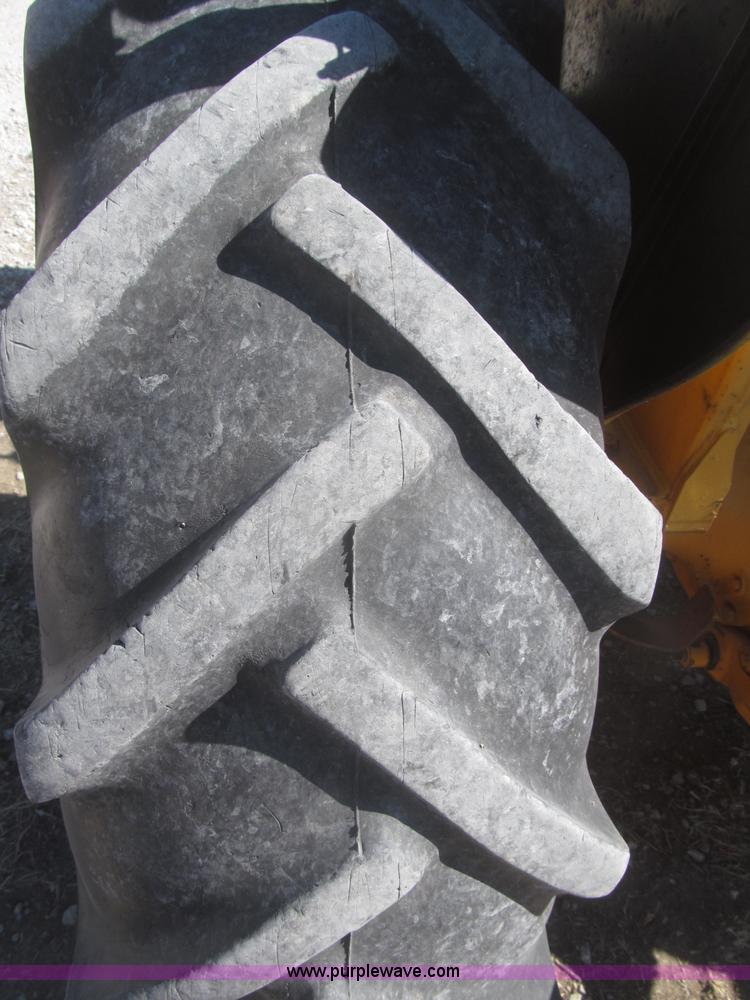 image for item F7304 John Deere 301W industrial tractor