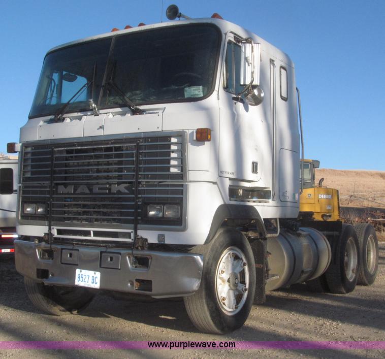 image for item F7310 1985 Mack MH613 semi truck