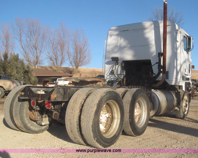 image for item F7310 1985 Mack MH613 semi truck