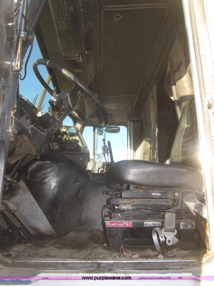 image for item F7310 1985 Mack MH613 semi truck