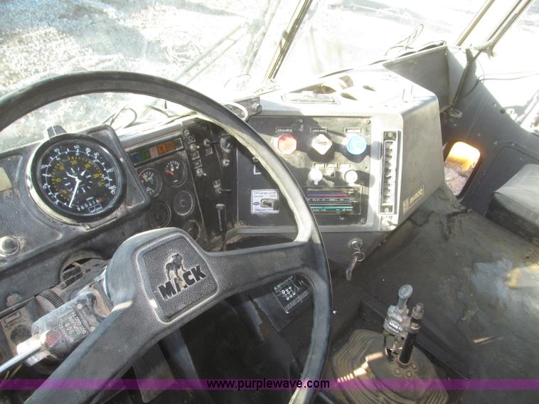 image for item F7310 1985 Mack MH613 semi truck