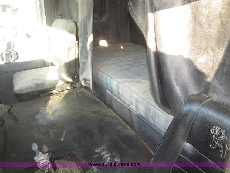 image for item F7310 1985 Mack MH613 semi truck