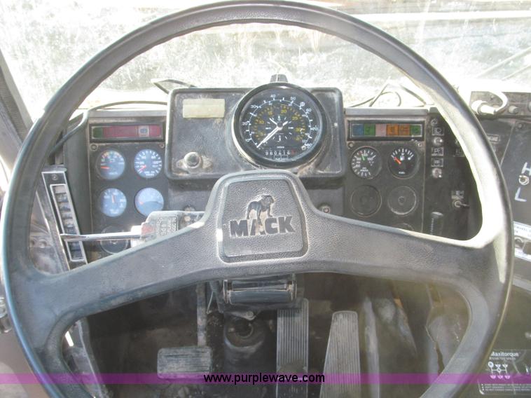 image for item F7310 1985 Mack MH613 semi truck