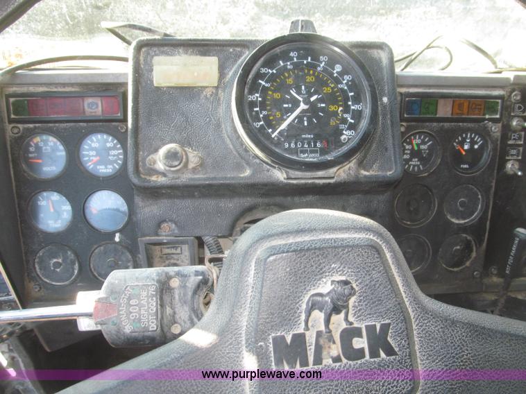 image for item F7310 1985 Mack MH613 semi truck