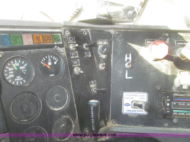 image for item F7310 1985 Mack MH613 semi truck