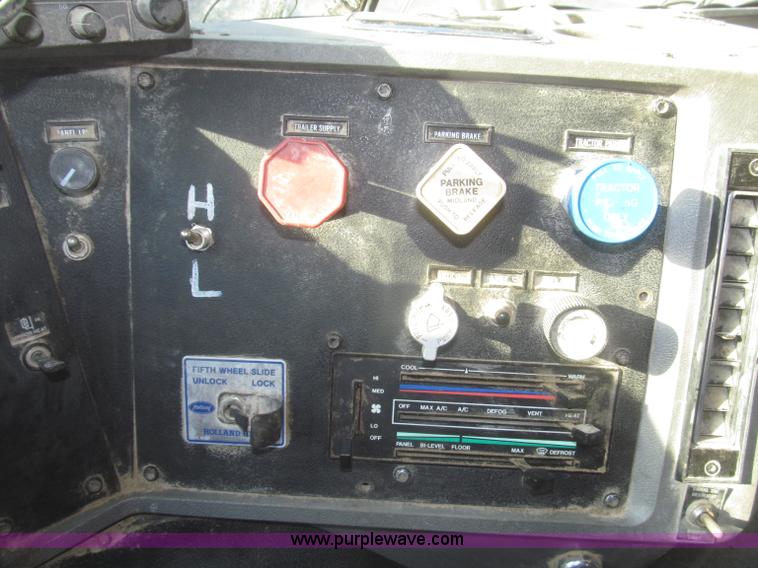 image for item F7310 1985 Mack MH613 semi truck