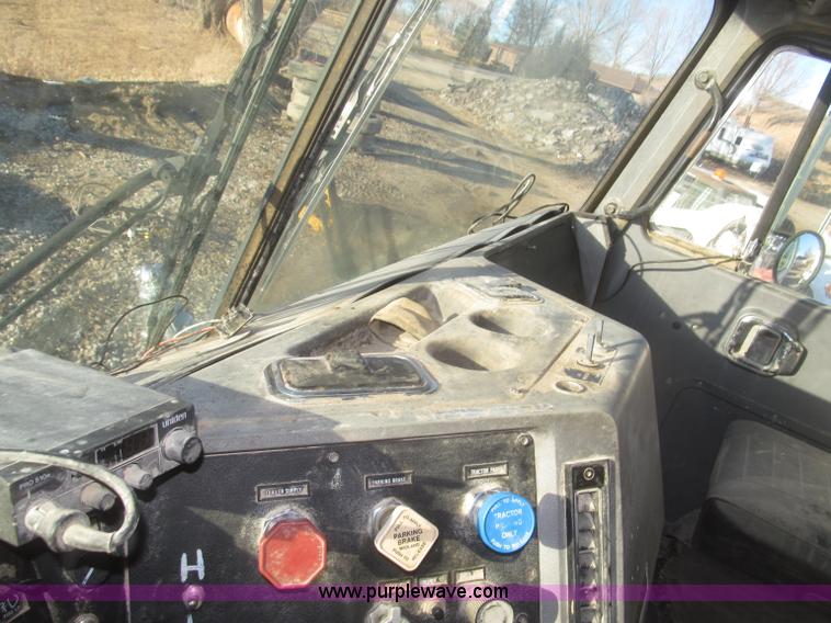 image for item F7310 1985 Mack MH613 semi truck