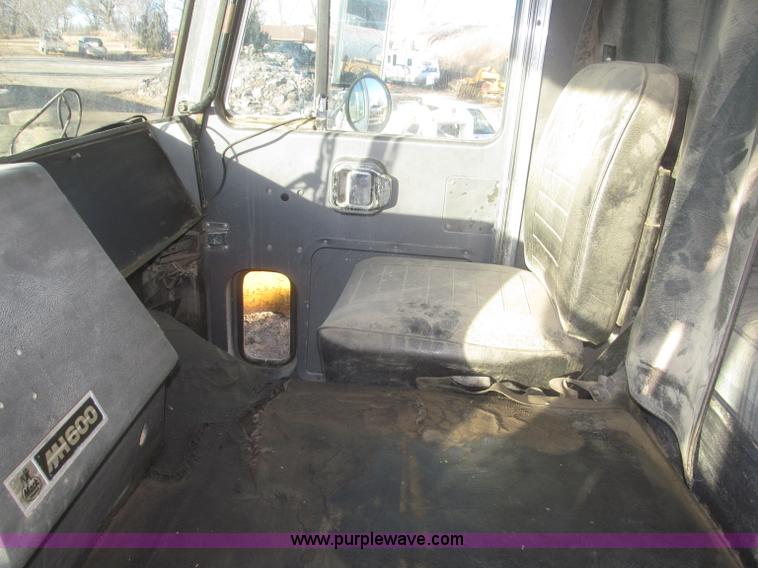 image for item F7310 1985 Mack MH613 semi truck