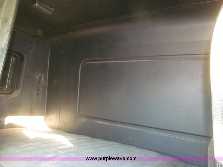 image for item F7310 1985 Mack MH613 semi truck