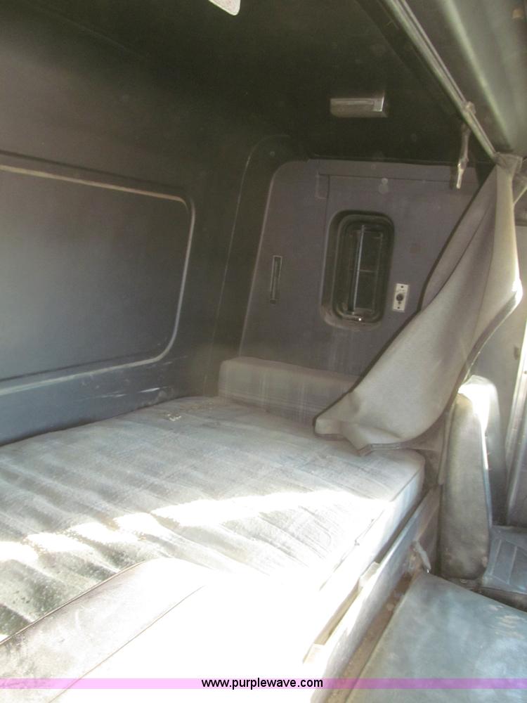 image for item F7310 1985 Mack MH613 semi truck