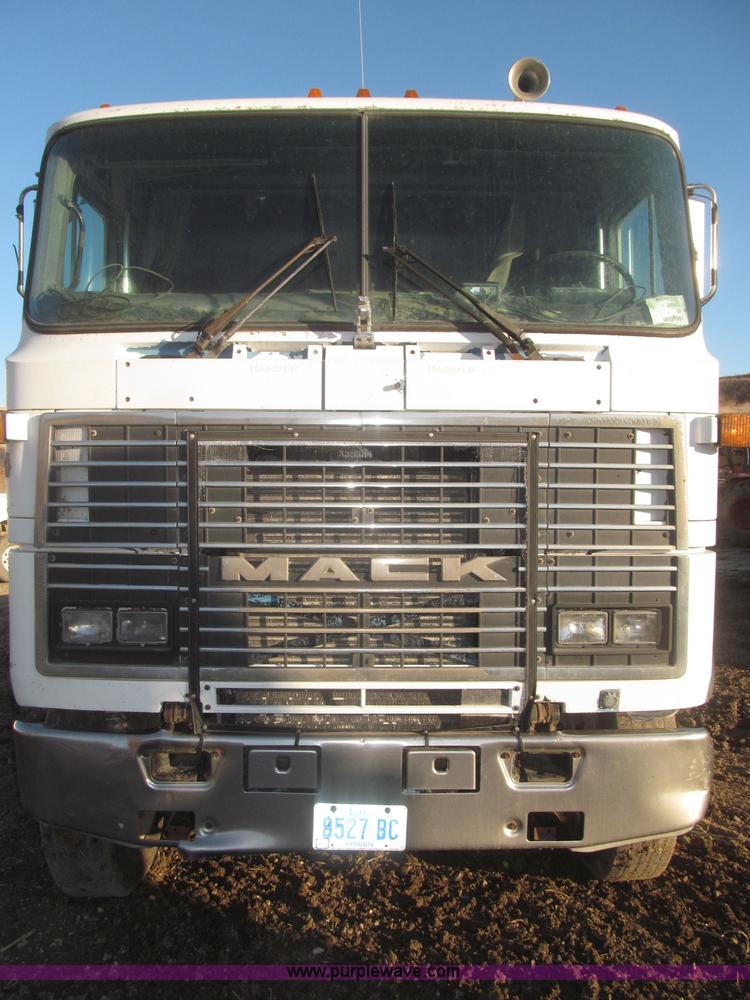 image for item F7310 1985 Mack MH613 semi truck
