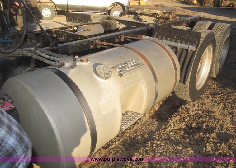 image for item F7310 1985 Mack MH613 semi truck