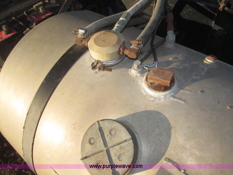 image for item F7310 1985 Mack MH613 semi truck