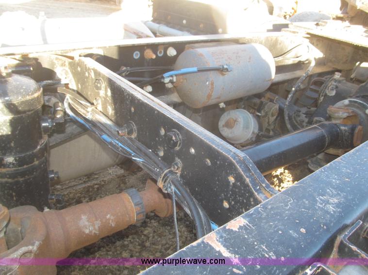 image for item F7310 1985 Mack MH613 semi truck