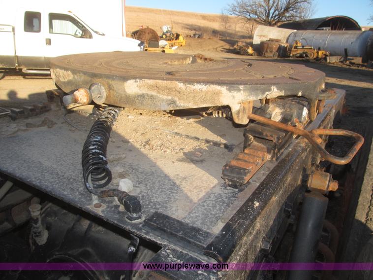 image for item F7310 1985 Mack MH613 semi truck